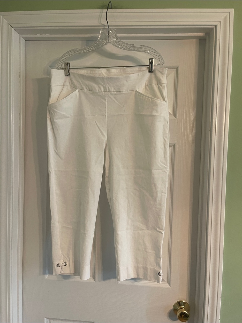 Chicos Perfect Stretch Pull On Grommet Hem White Capri Pants-Size 16 (XL)